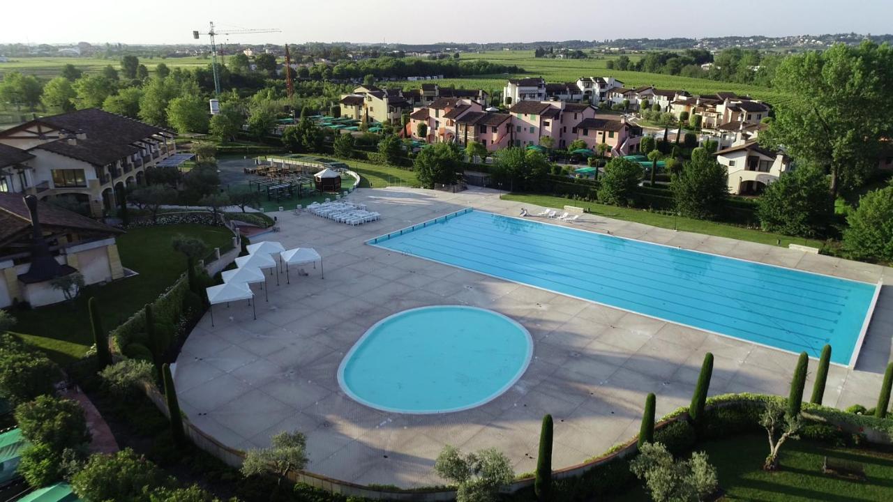 Holidays Garda Resort Village Peschiera del Garda Exterior foto