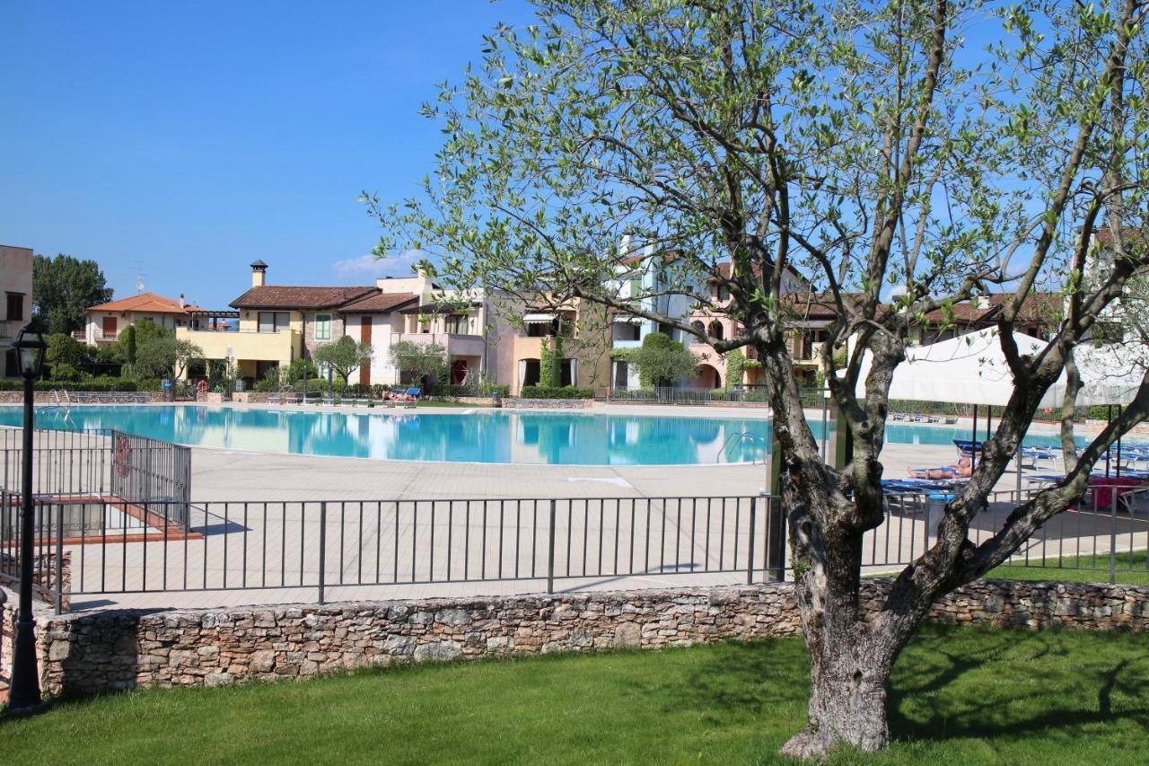 Holidays Garda Resort Village Peschiera del Garda Exterior foto