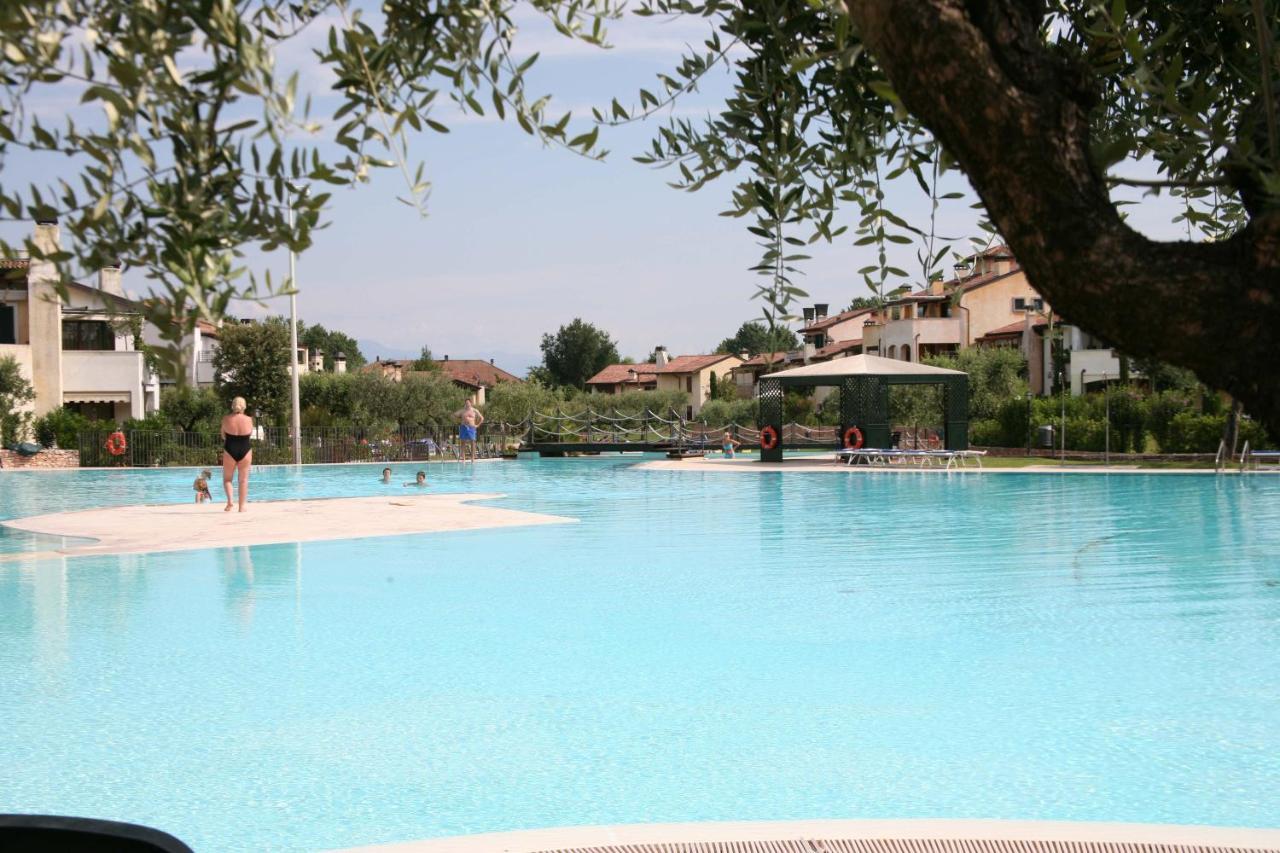 Holidays Garda Resort Village Peschiera del Garda Exterior foto